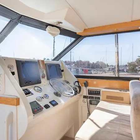 Barco Americano Sotogrande 船屋 *