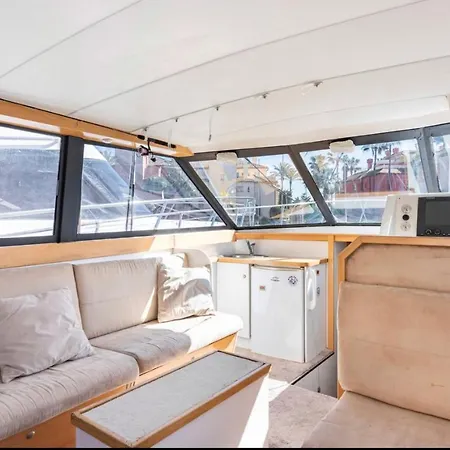 Barco Americano Sotogrande