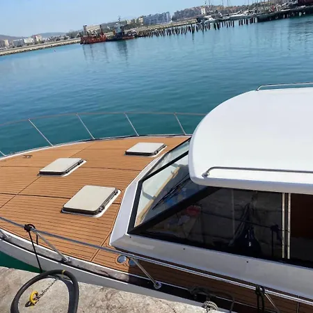 Barco Americano Sotogrande Torreguadiaro